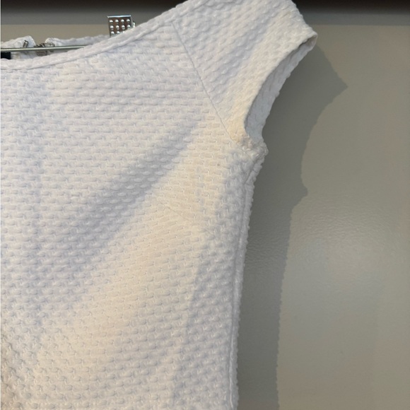 Bebe White Textured Popcorn Crop Top Back Full Zipper (Size XSMALL) - Picture 4 of 7